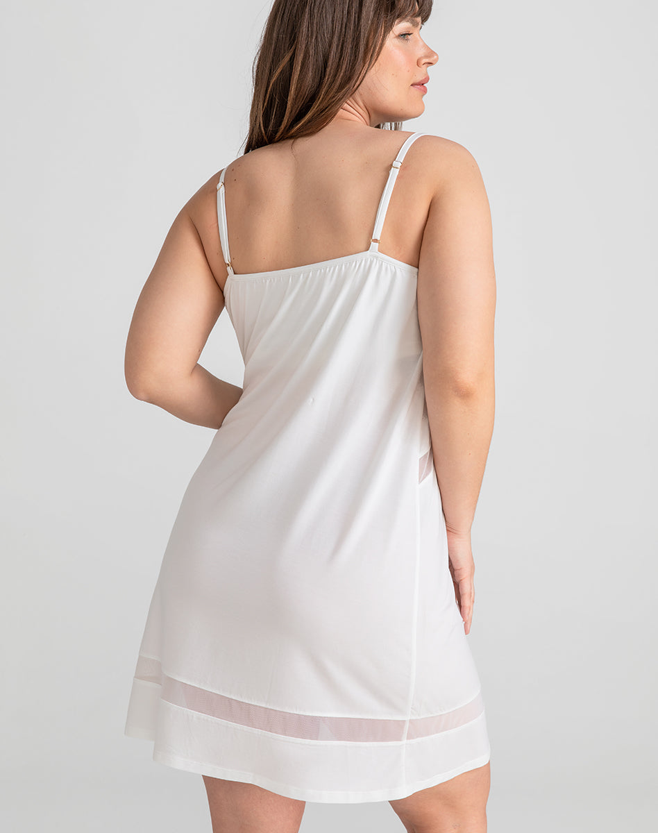 BlissWearChemise-Model-Astral-XL-Macara-Back.jpg