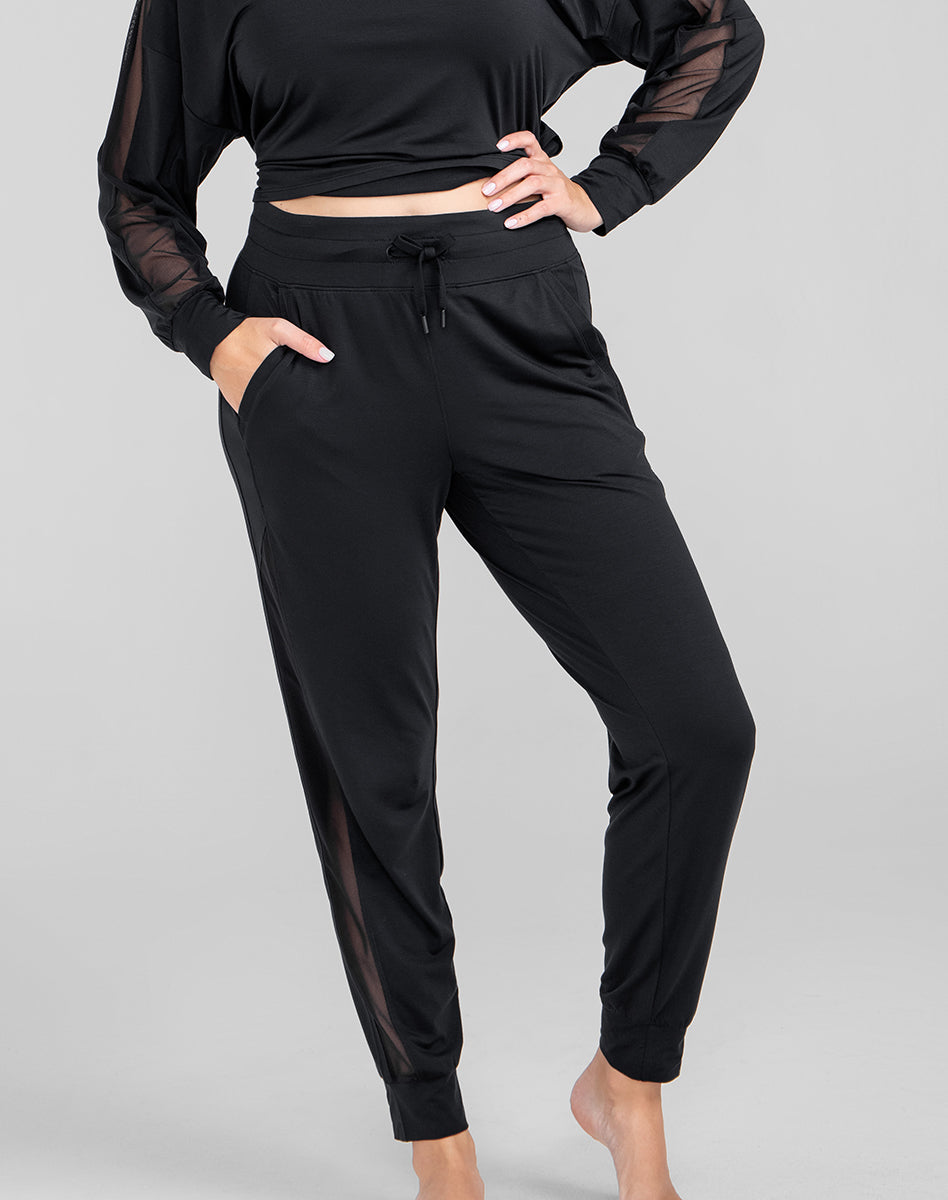 BlissWearJogger-Model-Midnight-M-Raine-Front.jpg