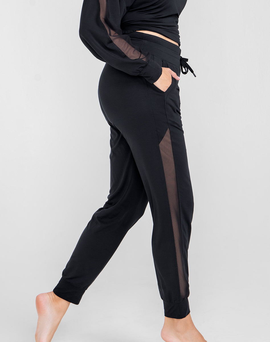 BlissWearJogger-Model-Midnight-M-Raine-Side.jpg