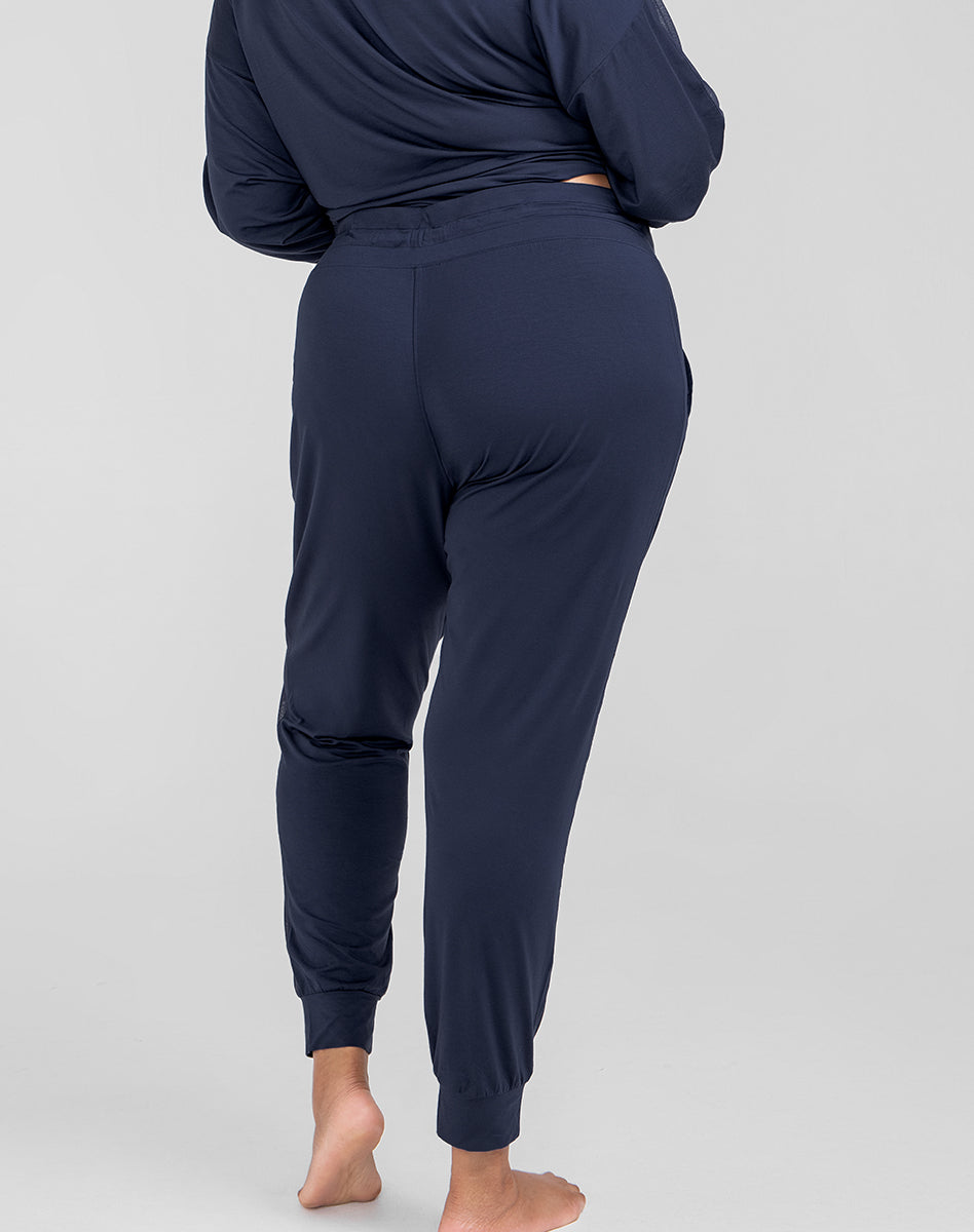 BlissWearJogger-Model-Navy-XL-Courtney-Back.jpg