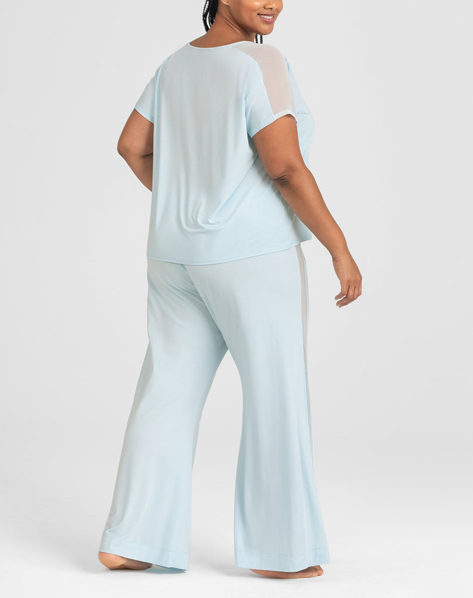 BlissWearPant-Model-Glacier-1X-Anita-Back.jpg