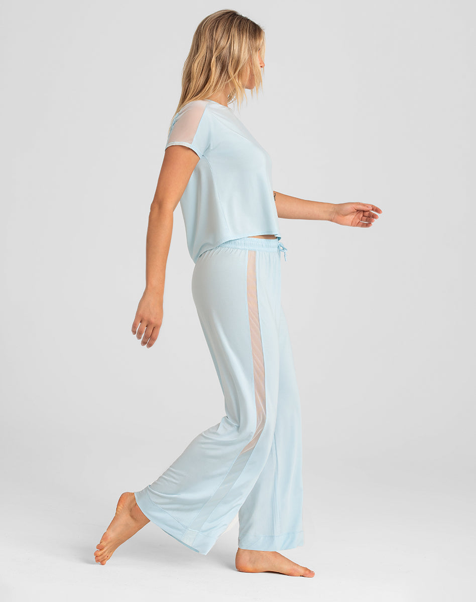 BlissWearPant-Model-Glacier-S-Elle-Side.jpg