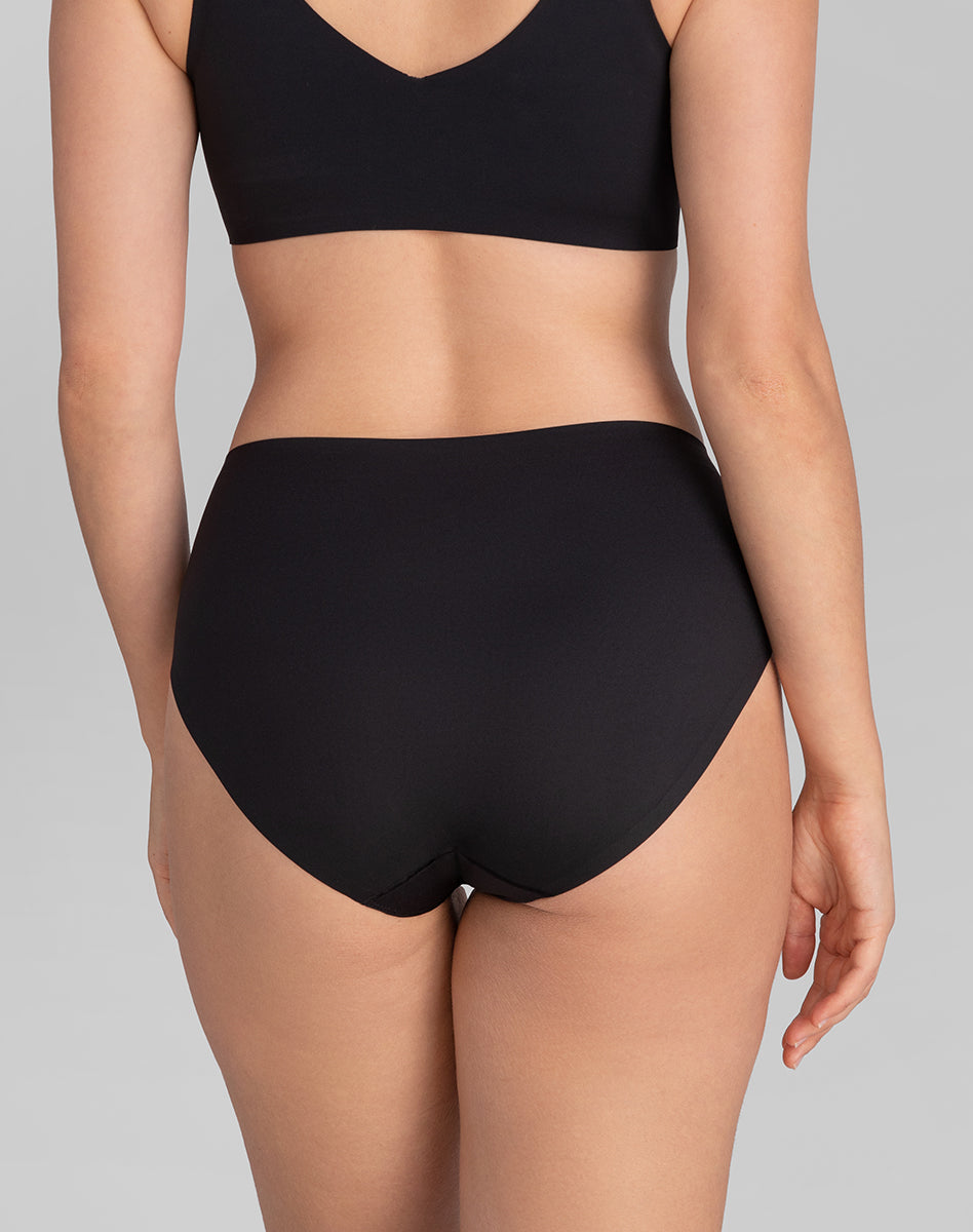 SoftFormHighRiseBrief-Model-Vamp-M-Elle-Back.jpg