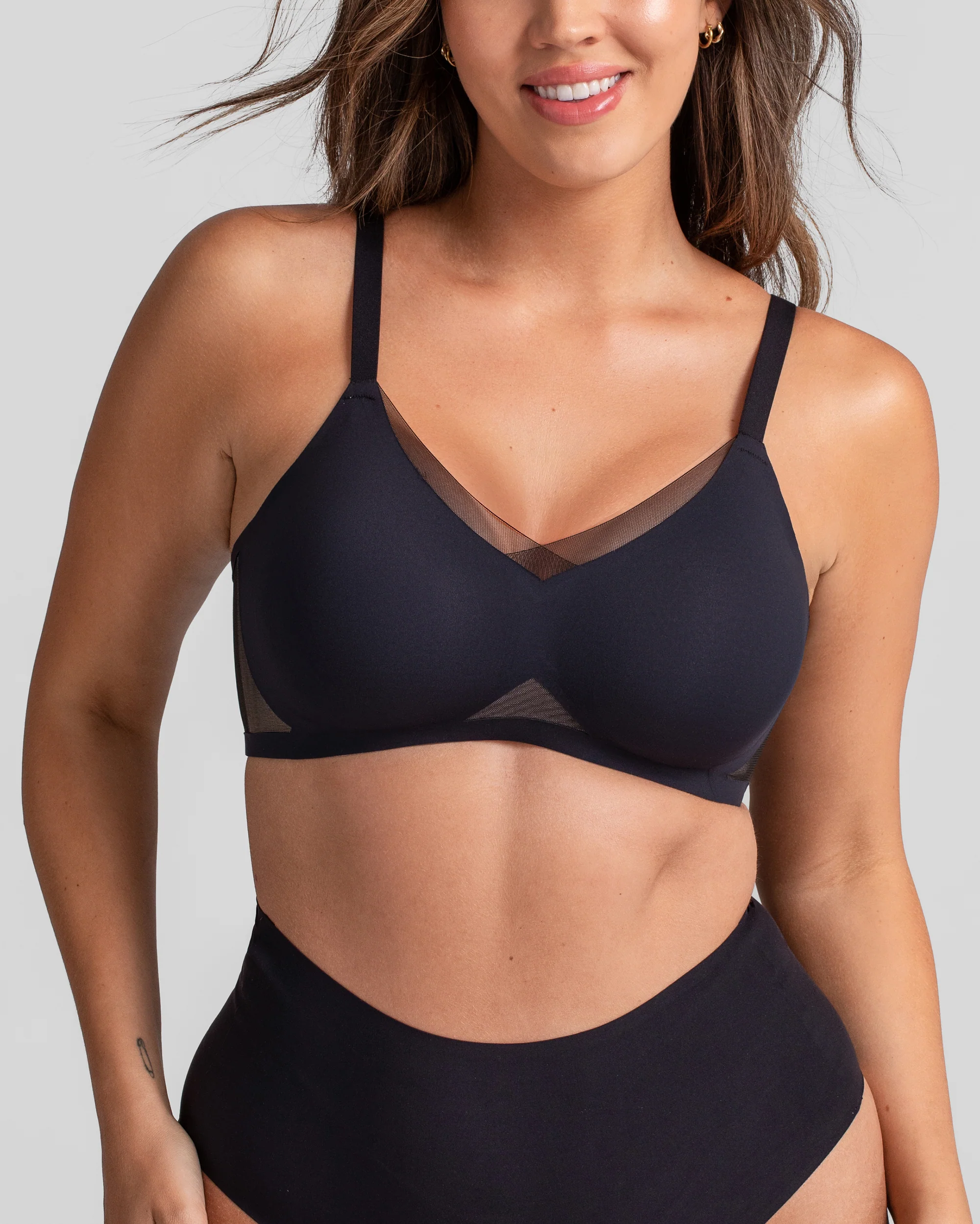 crossover_bra-runway-34DD-nicki_0436_R1_front