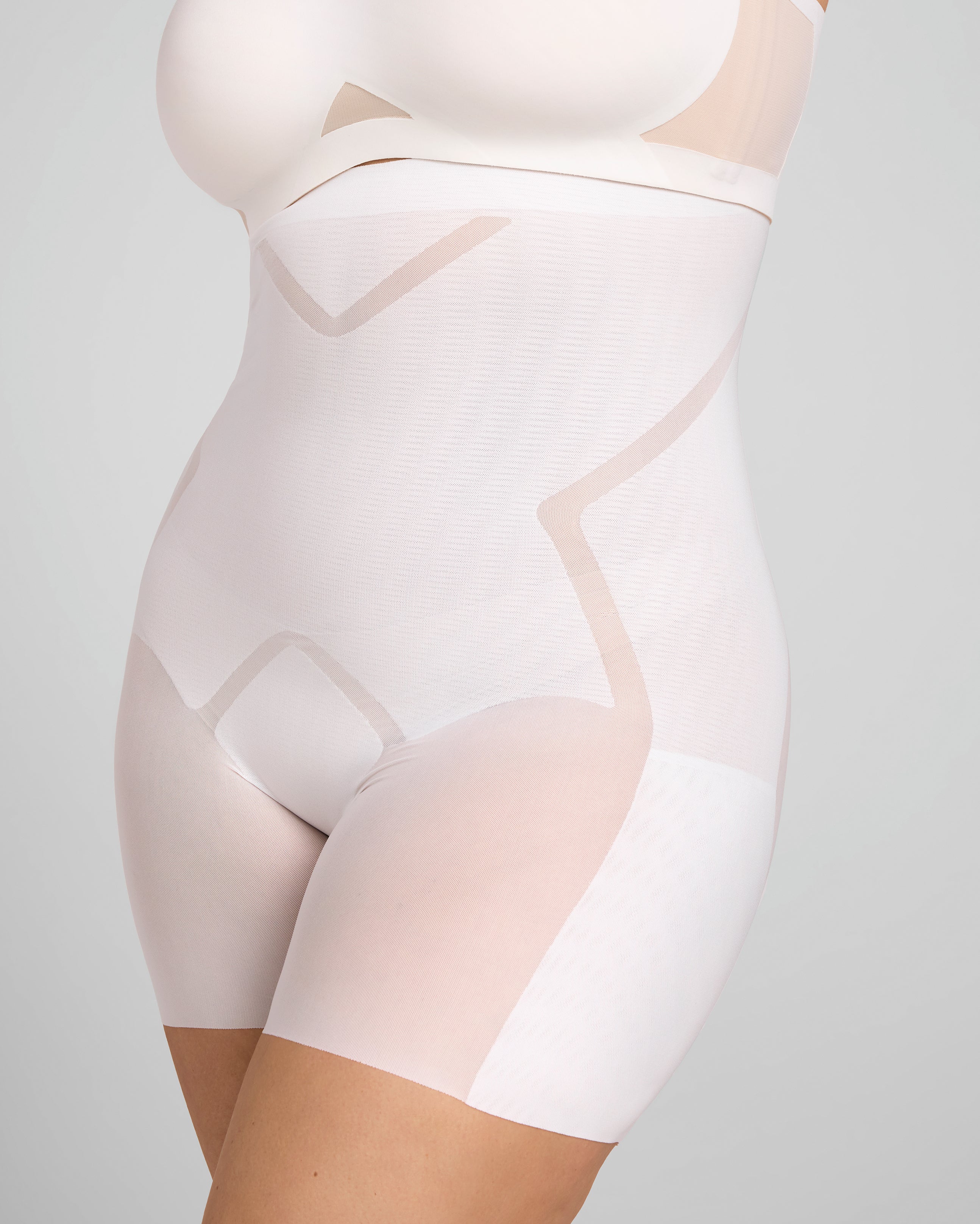 mesh_sculpt_hw_short-astral-1X-Tara_1696_R1_04a1d619-ee48-4621-908e-70e19615b00b.jpg