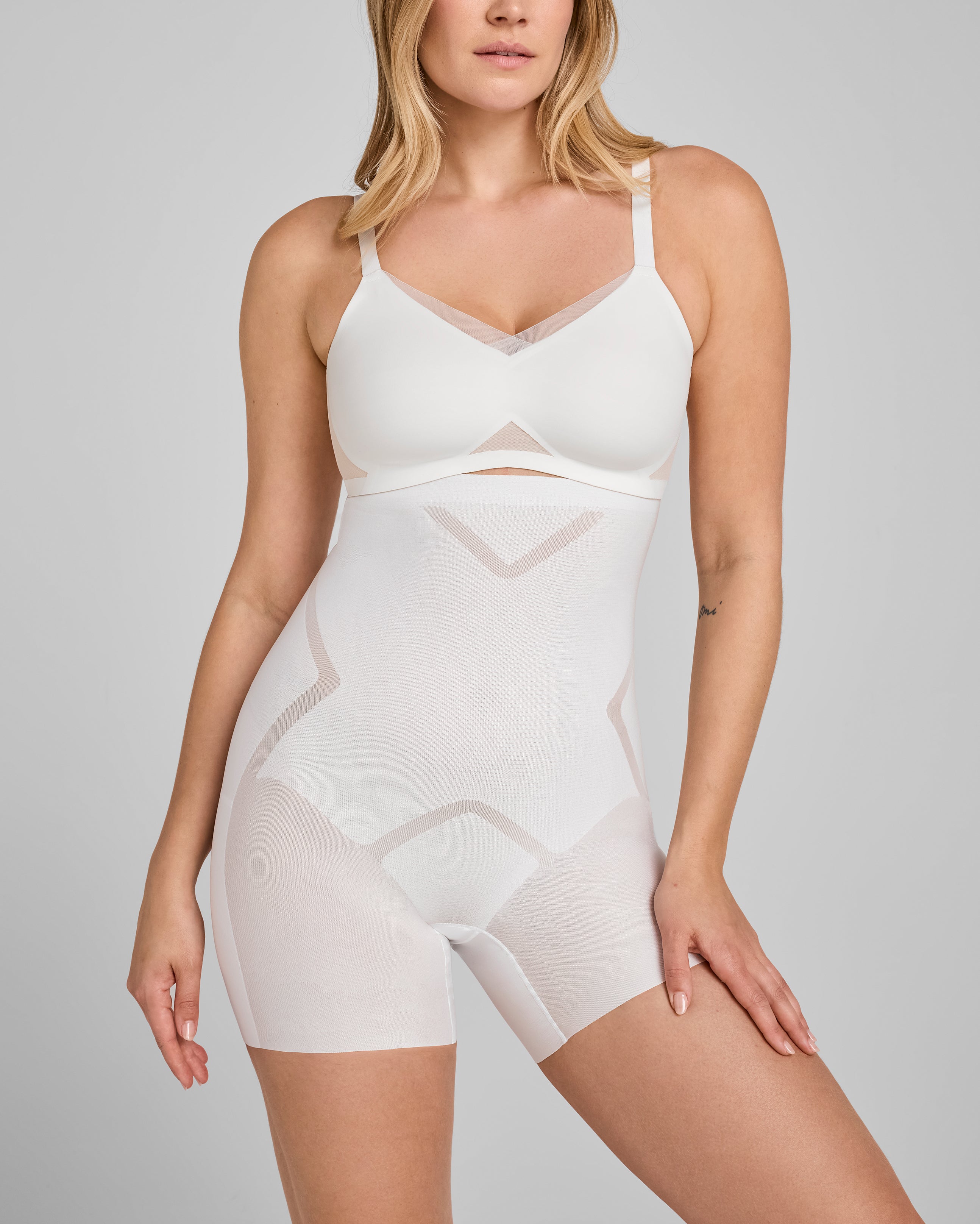 mesh_sculpt_hw_short-astral-M-Elle_1513_R1_5e3fe19b-1591-4b76-bf27-791b3776b804.jpg