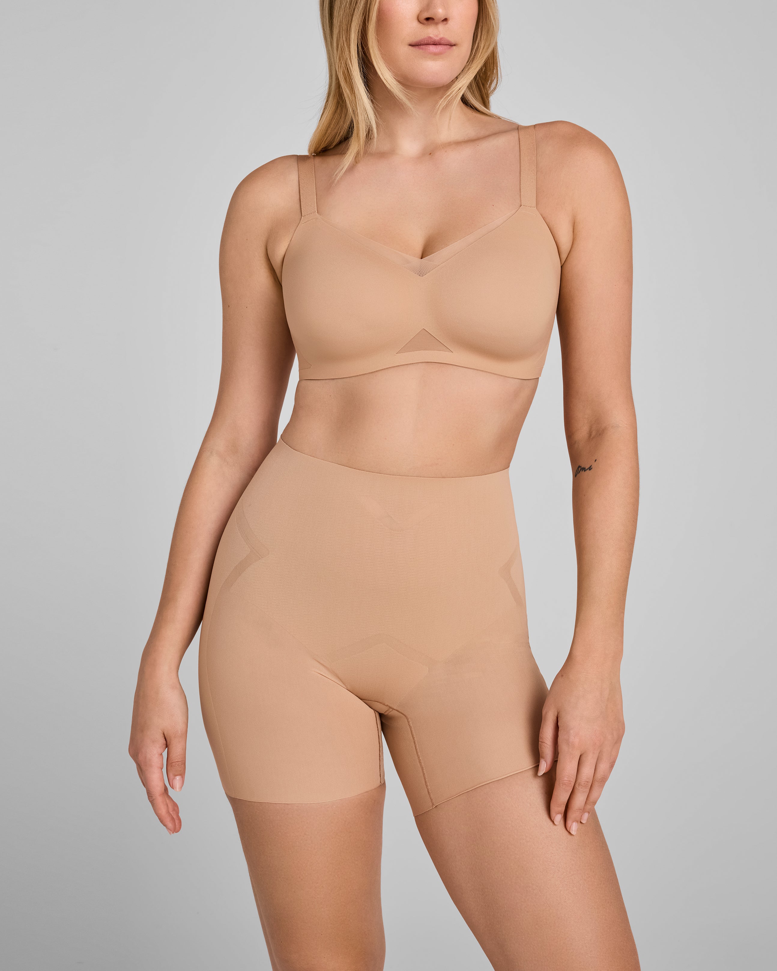 mesh_sculpt_mw_short-sand-M-Elle_1710_R1.jpg